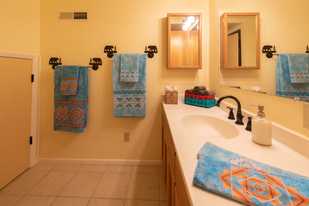 Southwestern style bathroom - Casa Bear